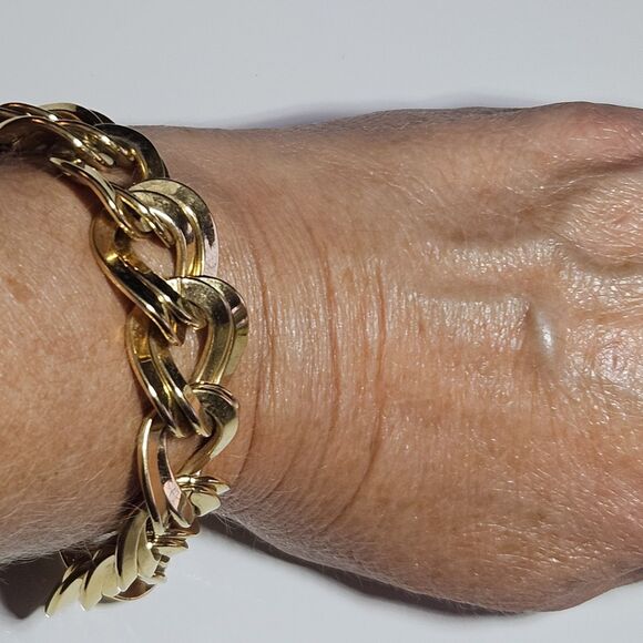 **Sale** VTG Monet Chain Bracelet Gold Tone Curb Link Classy Bold Statement 7.5" - Picture 4 of 16